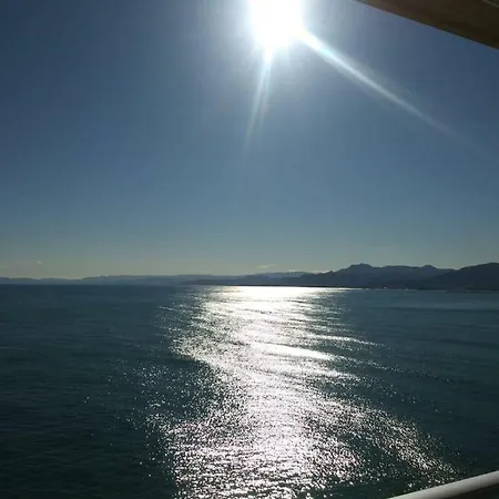 Junto Al Mar *