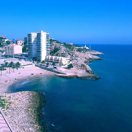 Junto Al Mar *
