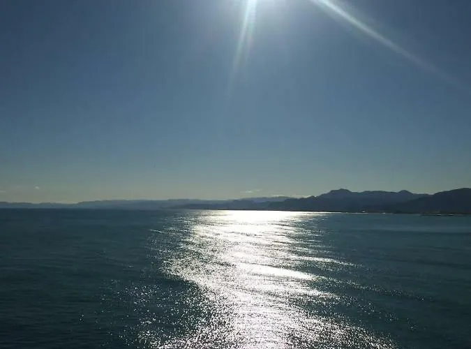 Junto Al Mar *