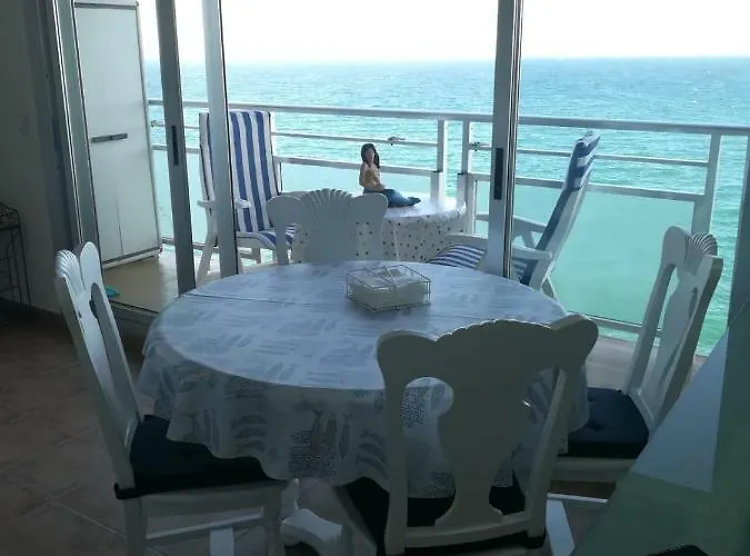 Junto Al Mar كولرا