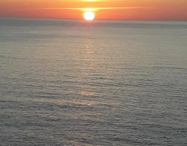 Junto Al Mar كولرا